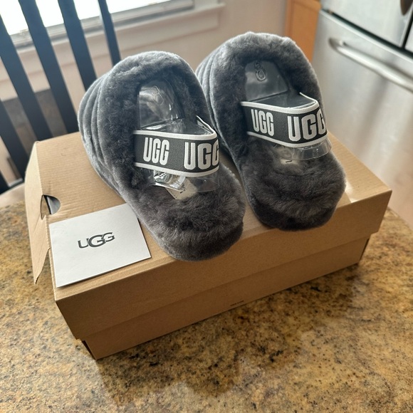 UGG Fluff Yeah Slides - Picture 2 of 8